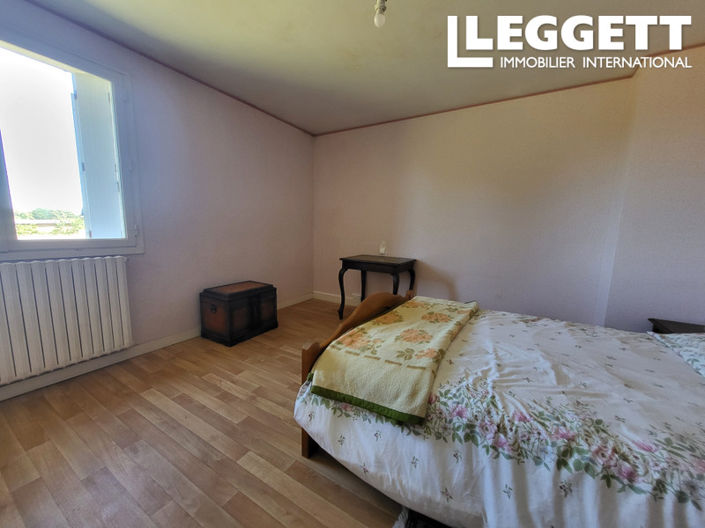 Image No.5-6 Bed House for sale