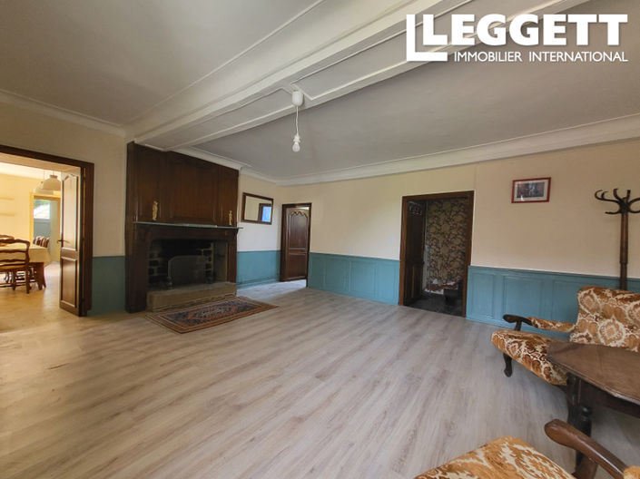 Image No.8-6 Bed House for sale