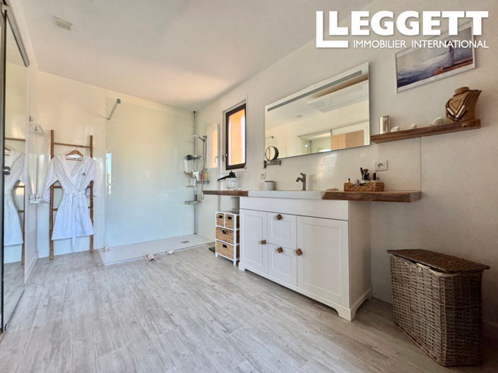 Image No.8-3 Bed House for sale