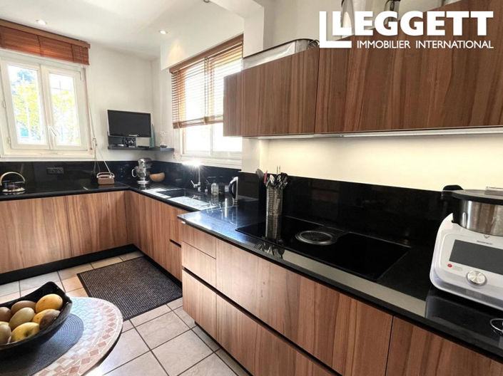 Image No.6-5 Bed House for sale