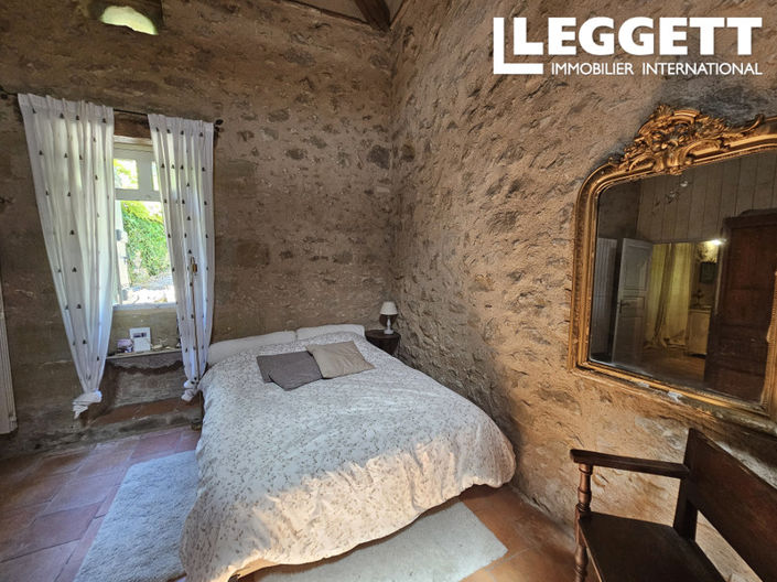 Image No.6-5 Bed House for sale