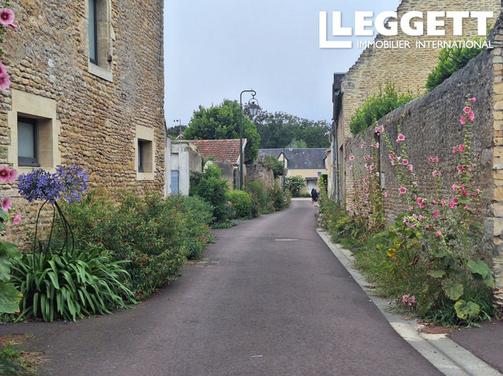 Image No.10-3 Bed House for sale