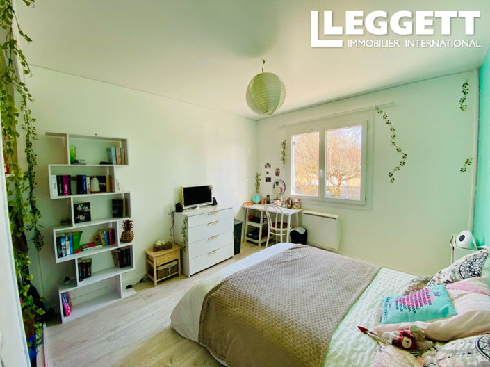 Image No.7-6 Bed House for sale