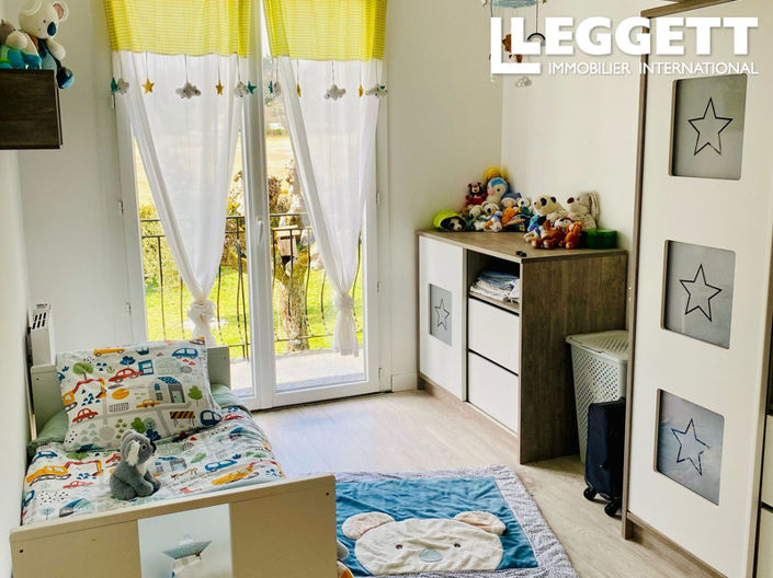 Image No.9-6 Bed House for sale