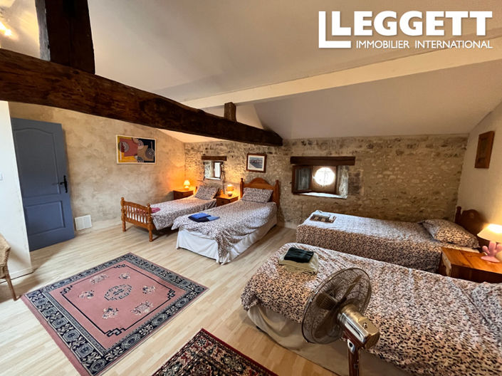 Image No.8-8 Bed House for sale