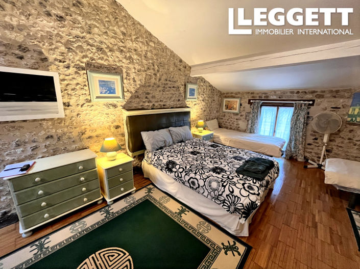 Image No.9-8 Bed House for sale