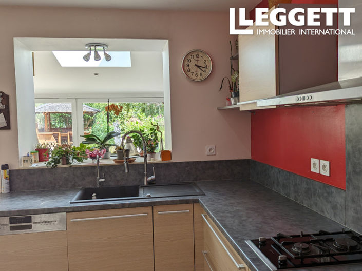 Image No.8-3 Bed House for sale