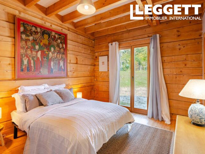 Image No.8-5 Bed House for sale