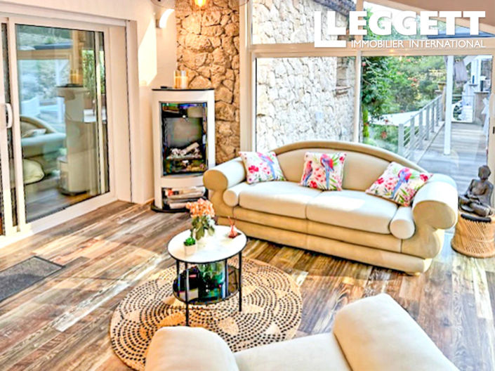 Image No.8-5 Bed House for sale