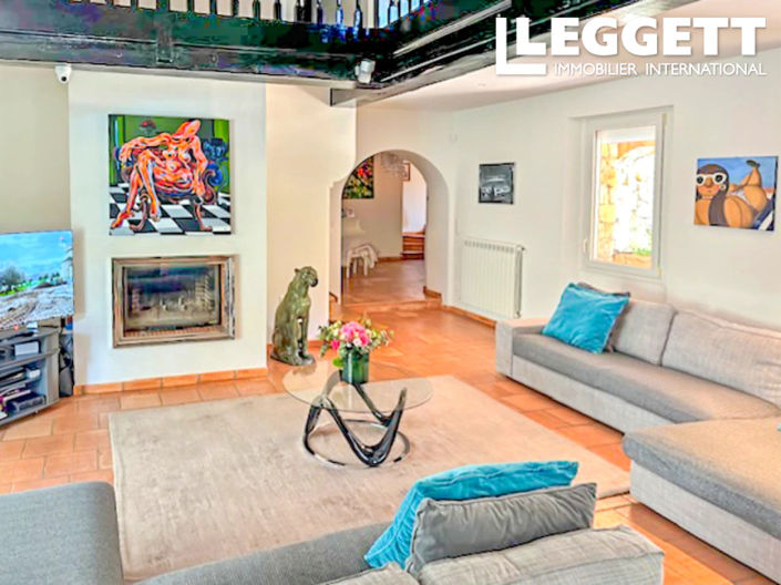 Image No.9-5 Bed House for sale