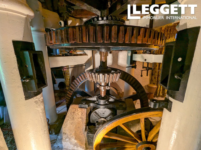 Image No.6-5 Bed House for sale