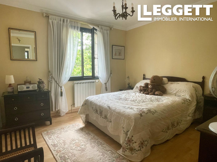 Image No.7-5 Bed House for sale