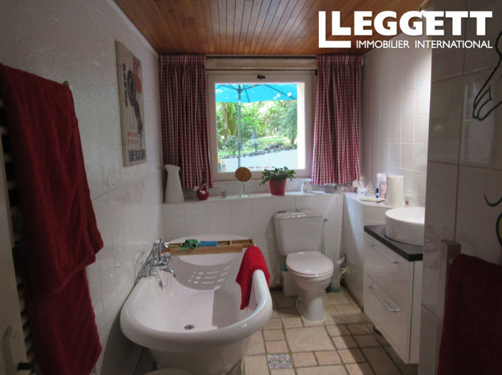 Image No.8-4 Bed House for sale