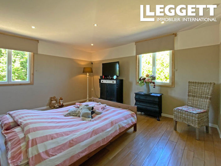 Image No.6-15 Bed House for sale