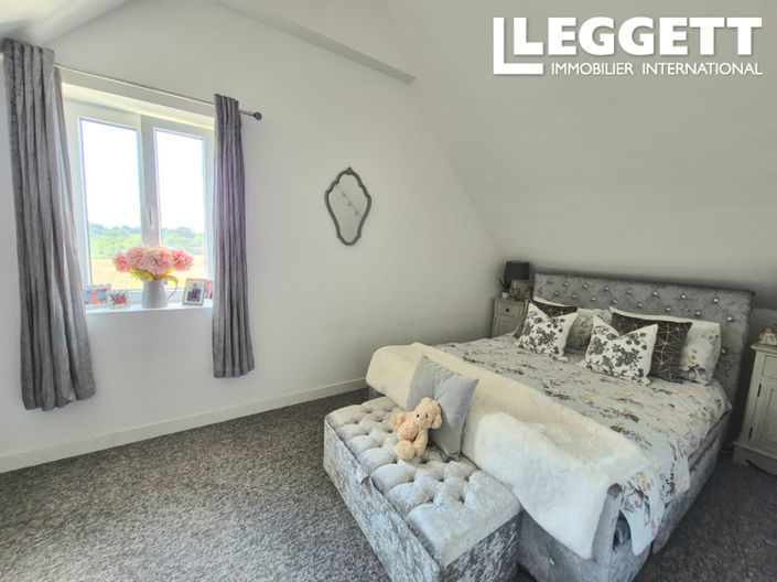 Image No.6-4 Bed House for sale