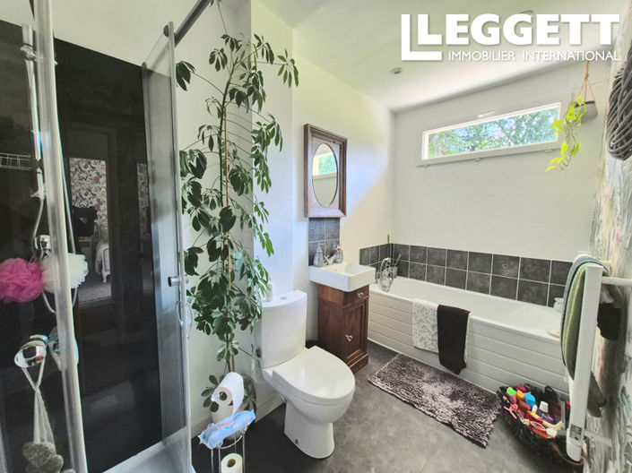 Image No.8-4 Bed House for sale