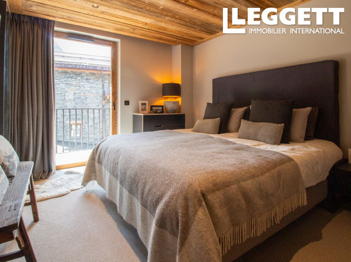 Image No.8-4 Bed House for sale