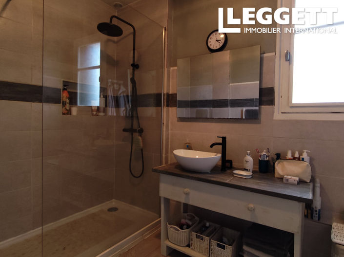 Image No.8-3 Bed House for sale