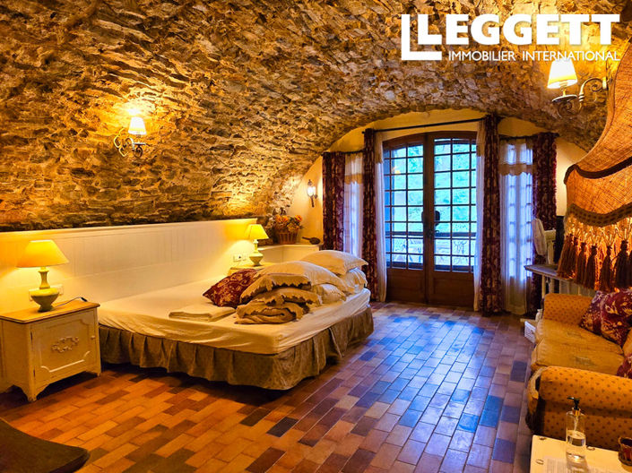 Image No.7-10 Bed House for sale