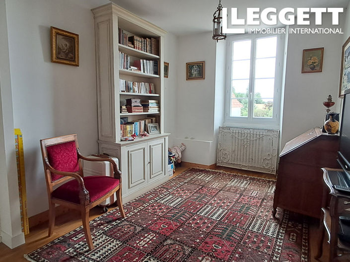 Image No.8-7 Bed House for sale