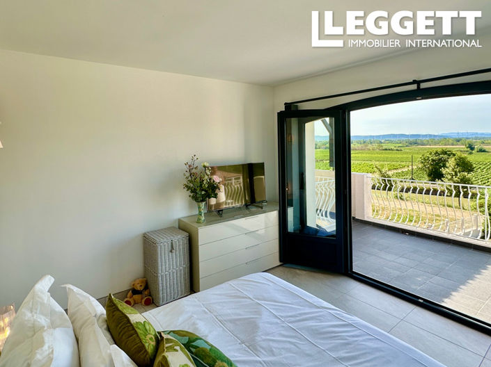 Image No.10-3 Bed House for sale