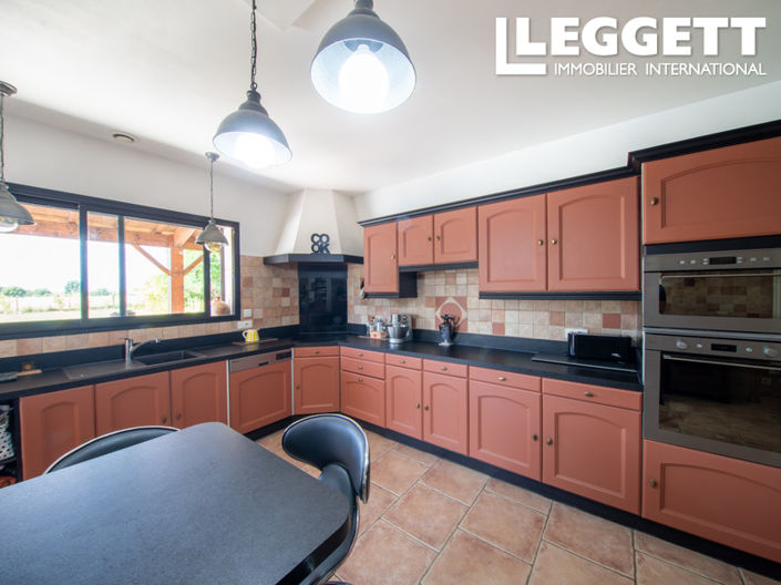 Image No.6-5 Bed House for sale