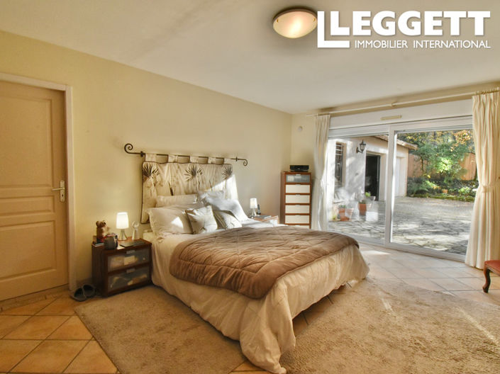 Image No.6-4 Bed House for sale