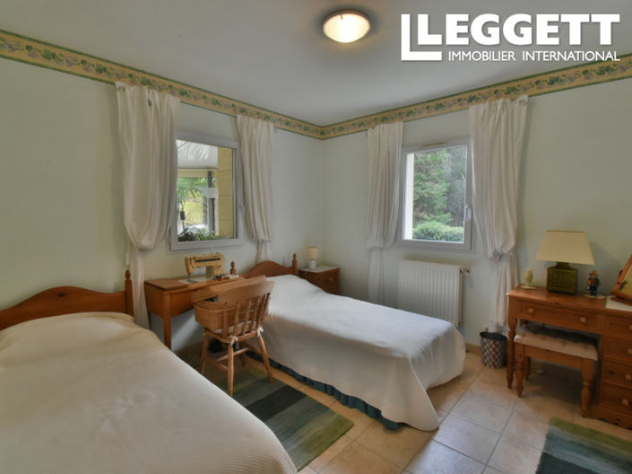 Image No.8-4 Bed House for sale