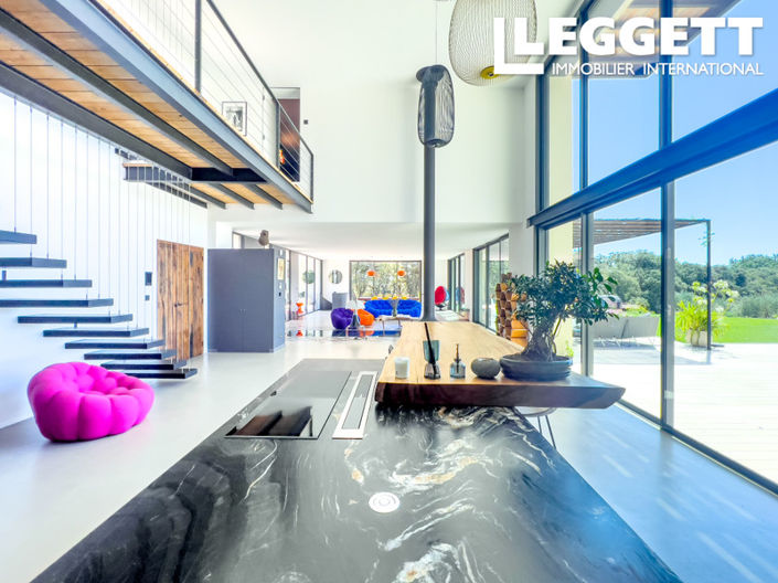 Image No.7-7 Bed House for sale