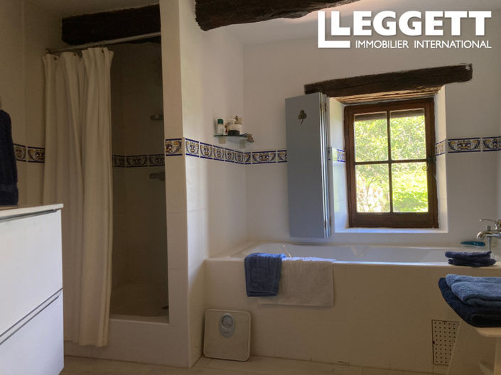 Image No.10-3 Bed House for sale