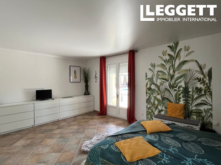 Image No.6-6 Bed House for sale