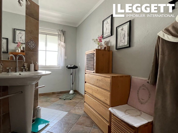 Image No.7-6 Bed House for sale