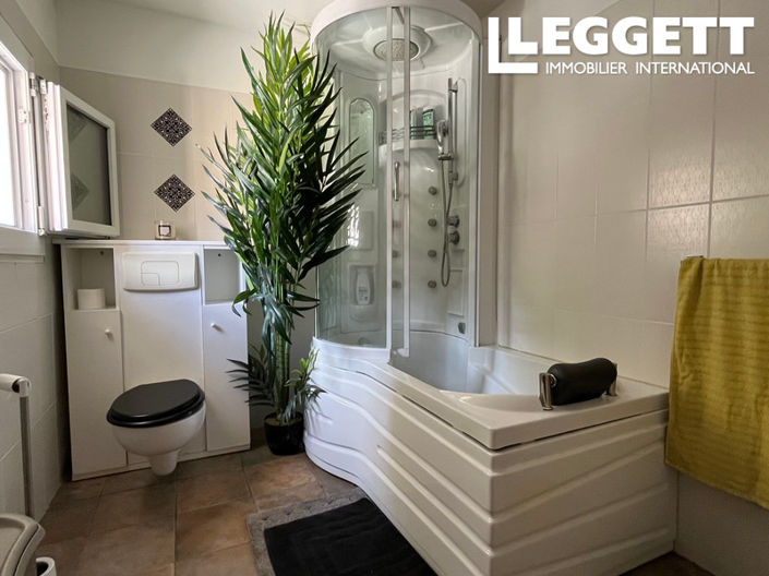 Image No.9-6 Bed House for sale