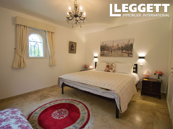 Image No.7-8 Bed House for sale