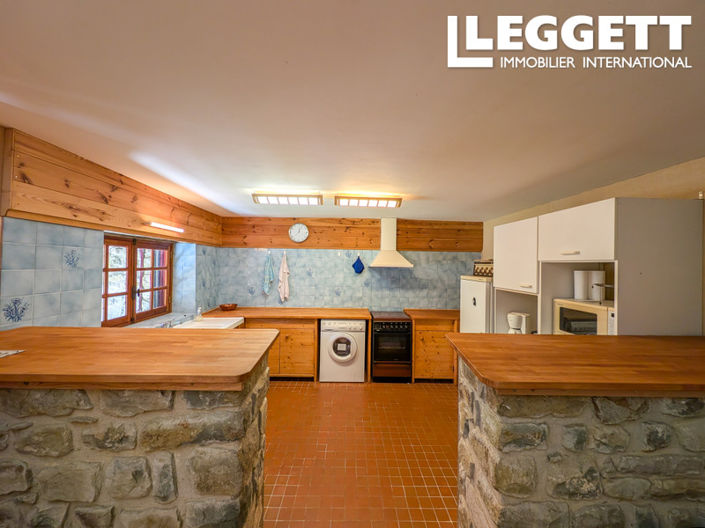 Image No.8-6 Bed House for sale