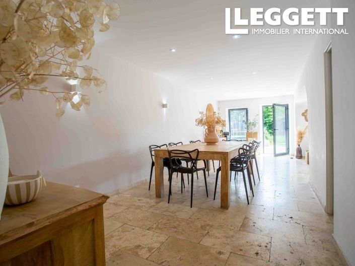 Image No.7-10 Bed House for sale