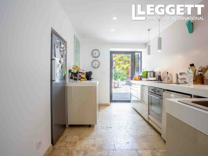 Image No.8-10 Bed House for sale