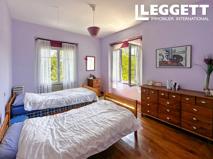 Image No.7-5 Bed House for sale