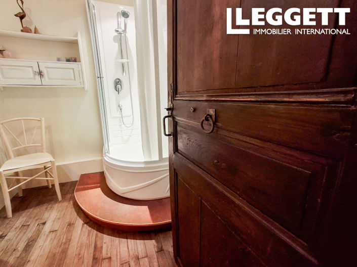 Image No.8-4 Bed House for sale