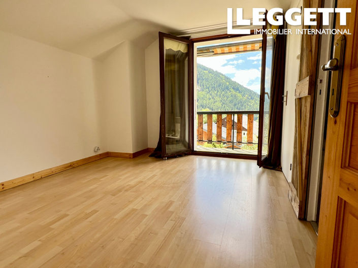 Image No.10-3 Bed House for sale