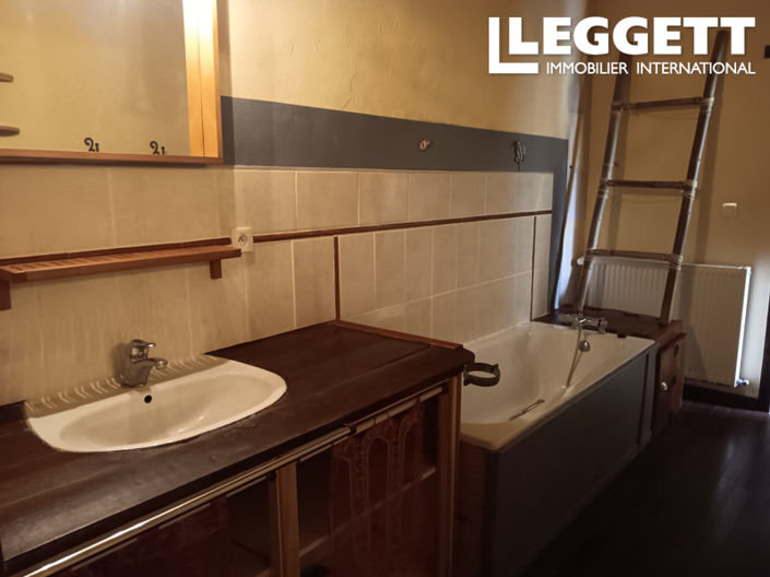 Image No.8-3 Bed House for sale