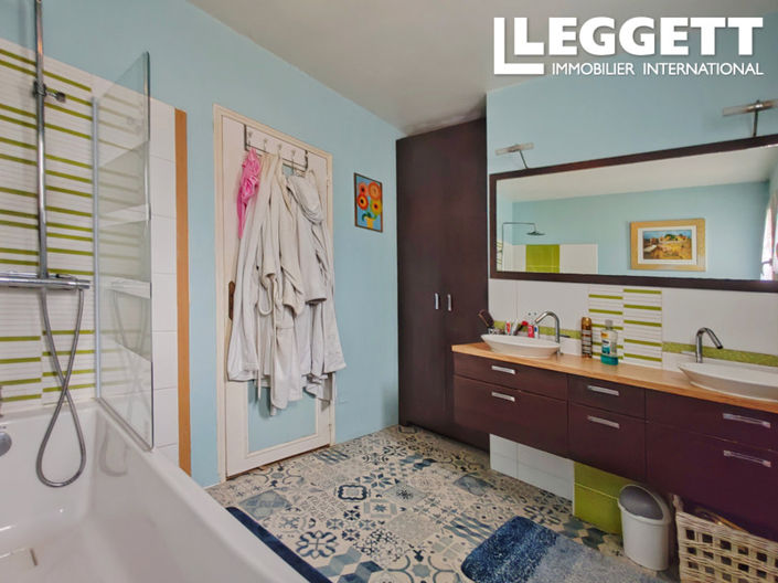 Image No.9-5 Bed House for sale