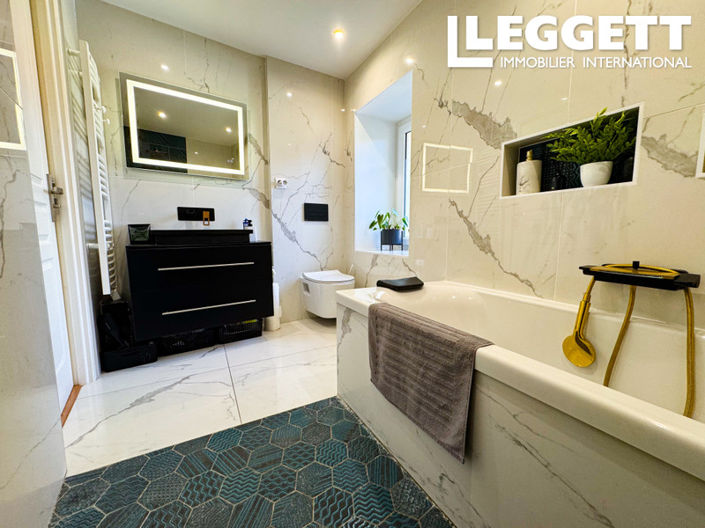 Image No.10-7 Bed House for sale