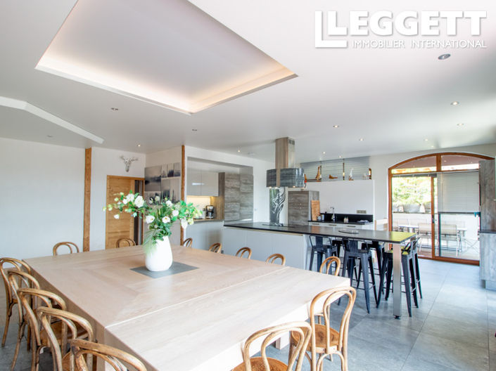 Image No.1-5 Bed Apartment for sale