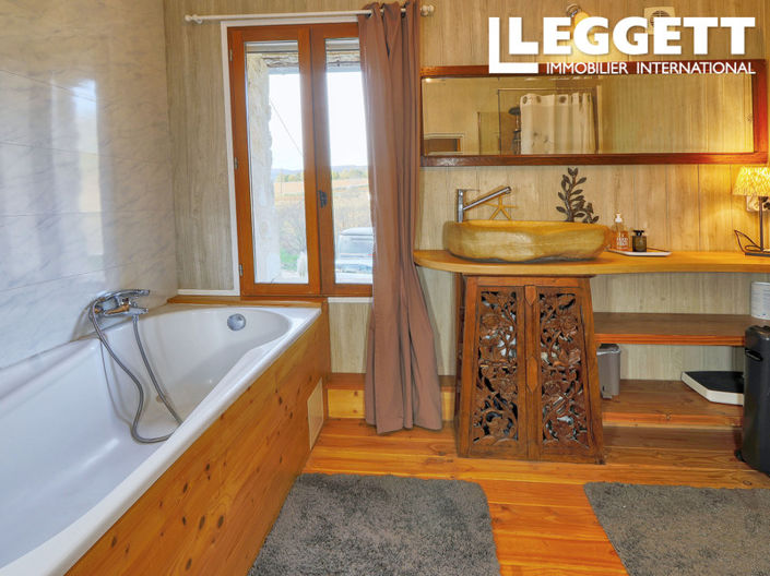 Image No.8-6 Bed House for sale