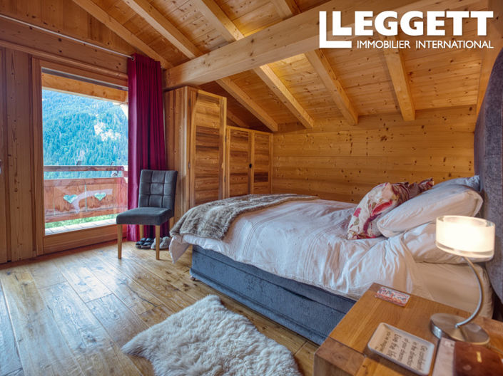 Image No.10-5 Bed House for sale