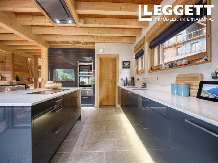 Image No.6-5 Bed House for sale