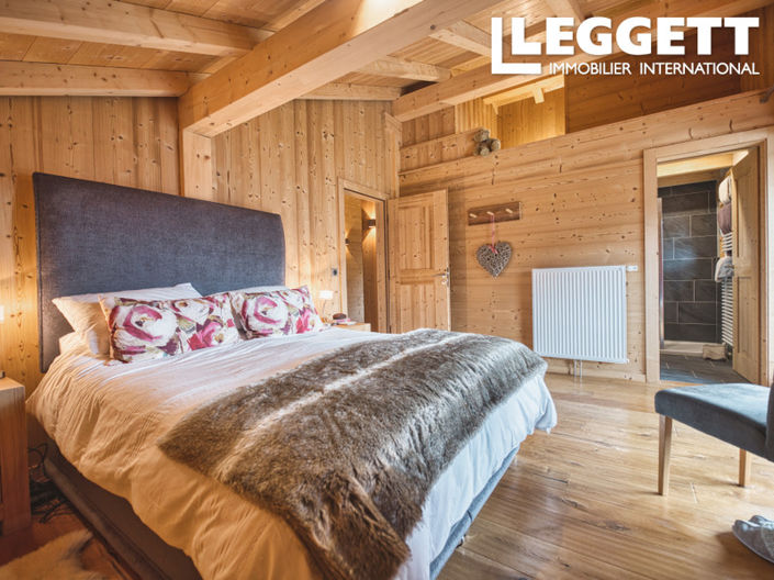 Image No.9-5 Bed House for sale