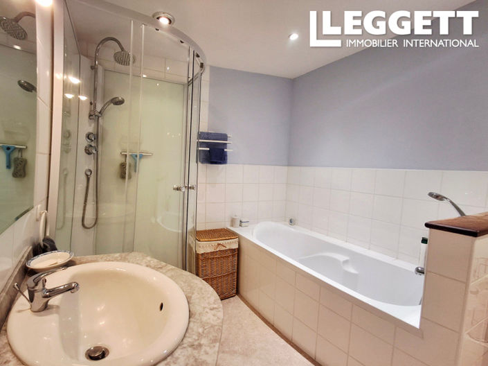 Image No.8-3 Bed House for sale