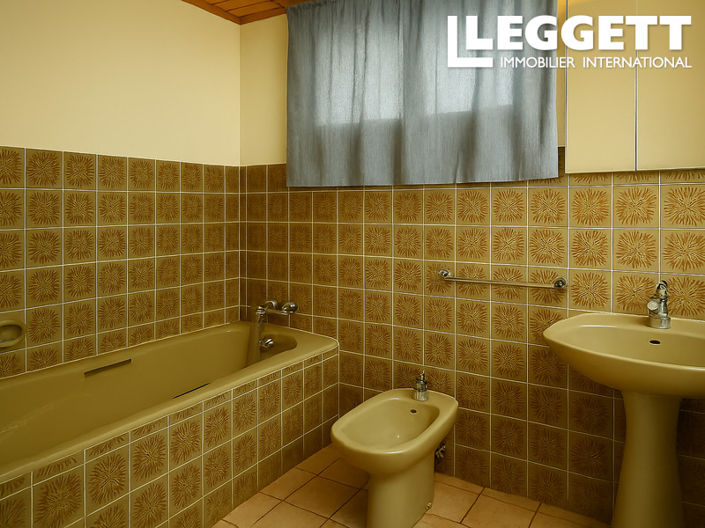 Image No.6-4 Bed House for sale